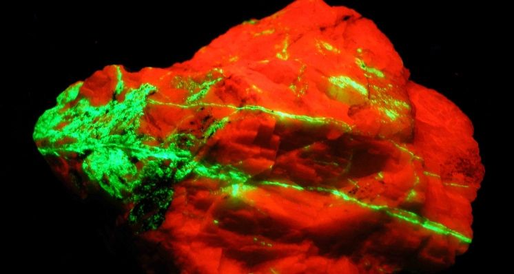 Focus on Gemstone Fluorescence: Looking for the Light