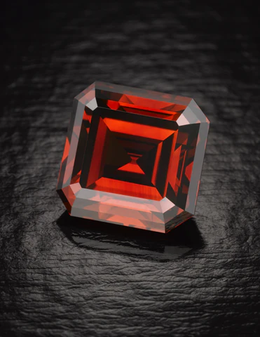 The Kazanjian Red diamond, courtesy of www.kazanjian.com.