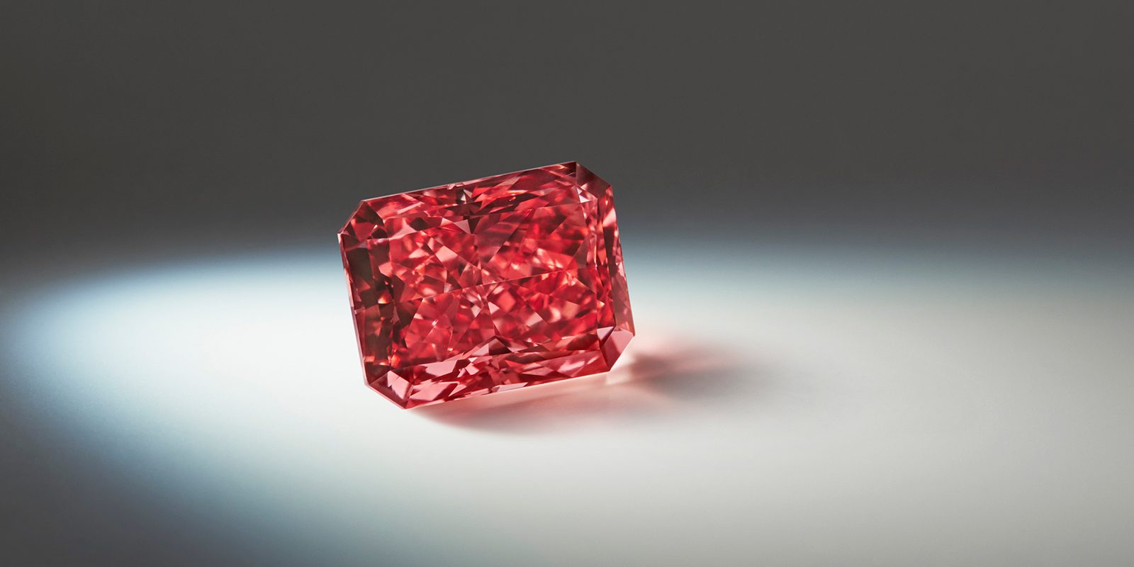 Argyle Everglow 2.11 carat radiant shaped Fancy Red. Image by Rio Tinto